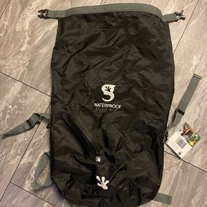 WATERPROOF LIGHTWEIGHT 30L BACKPACK